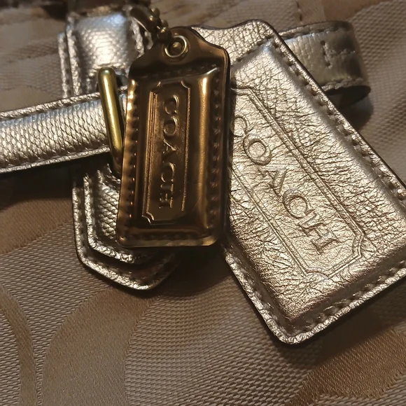 ✨ Coach Chelsea Jayden Signature Carryall | Cream & Gold | Like New ✨ - Picture 11 of 13